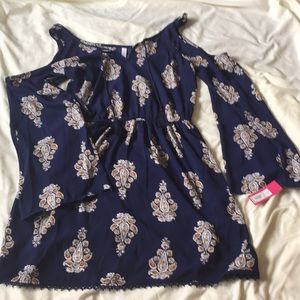 Xileration  long sleeve Cold shoulder dress.